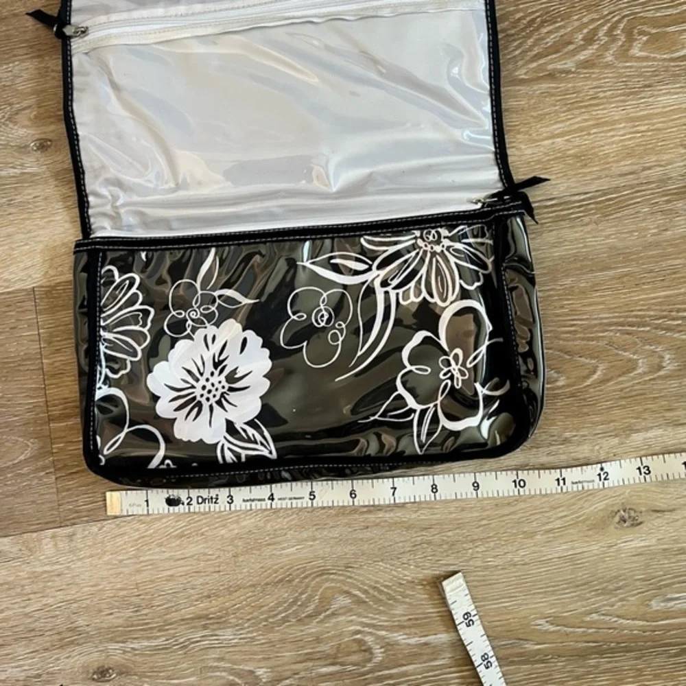 Hanging makeup bag